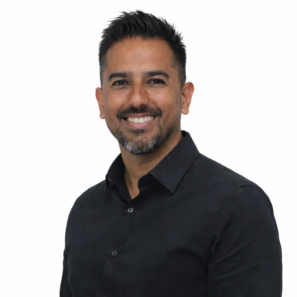 Retrato profesional con sonrisa confiada oscar